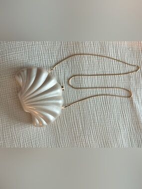 Urban Expressions Pearl White Shell Crossbody with Gold Chain